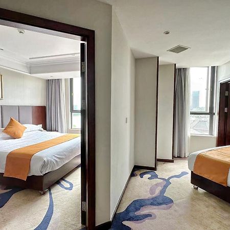 Huzhou Wealth Hotel מראה חיצוני תמונה