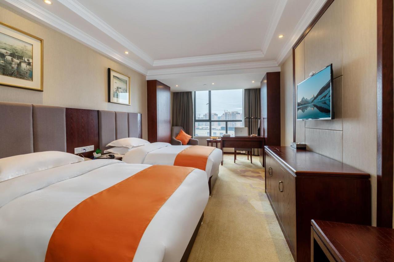 Huzhou Wealth Hotel מראה חיצוני תמונה