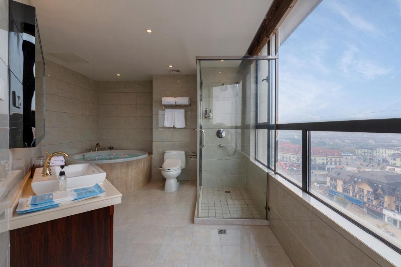 Huzhou Wealth Hotel מראה חיצוני תמונה