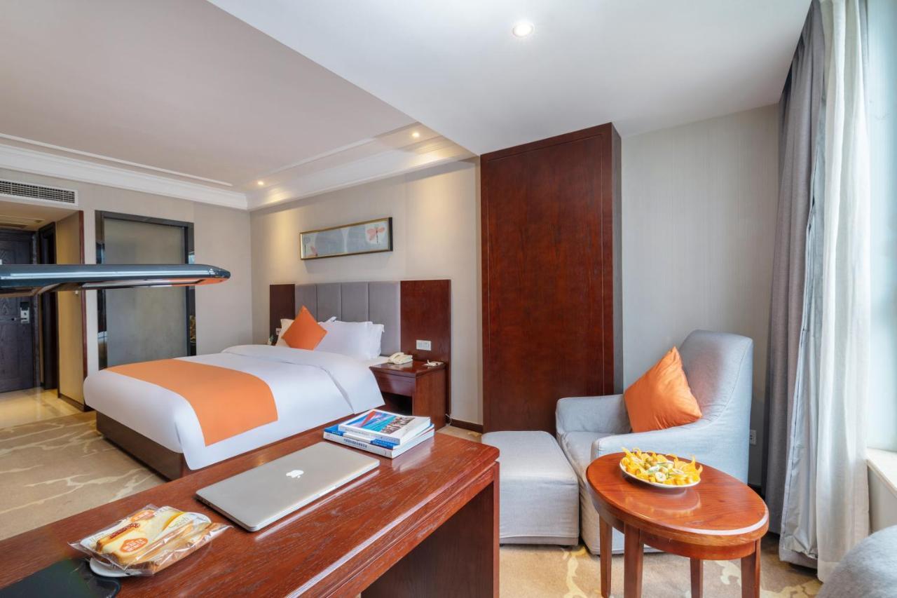 Huzhou Wealth Hotel מראה חיצוני תמונה