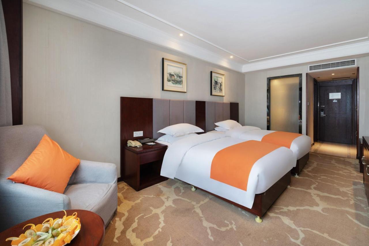 Huzhou Wealth Hotel מראה חיצוני תמונה