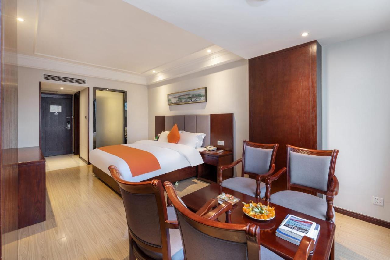 Huzhou Wealth Hotel מראה חיצוני תמונה