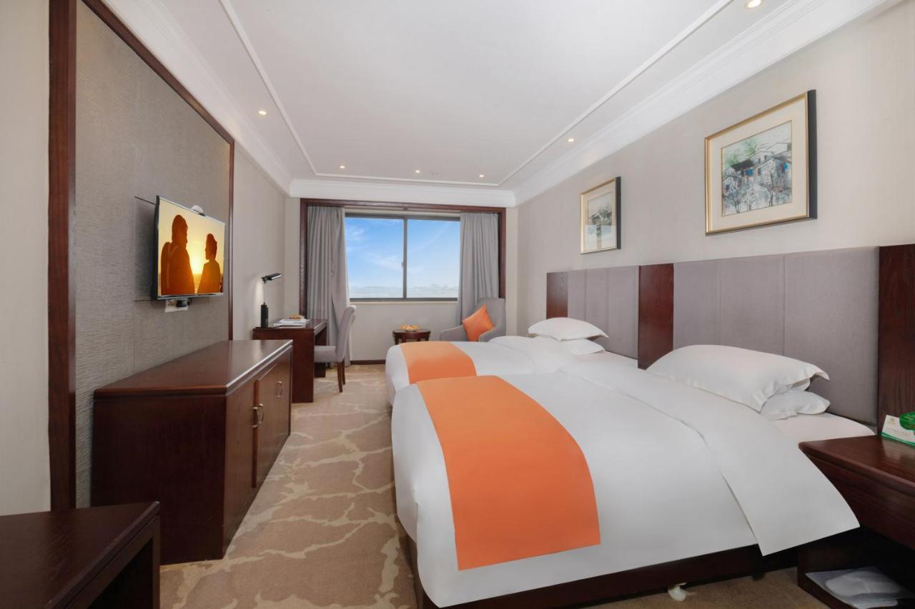 Huzhou Wealth Hotel מראה חיצוני תמונה