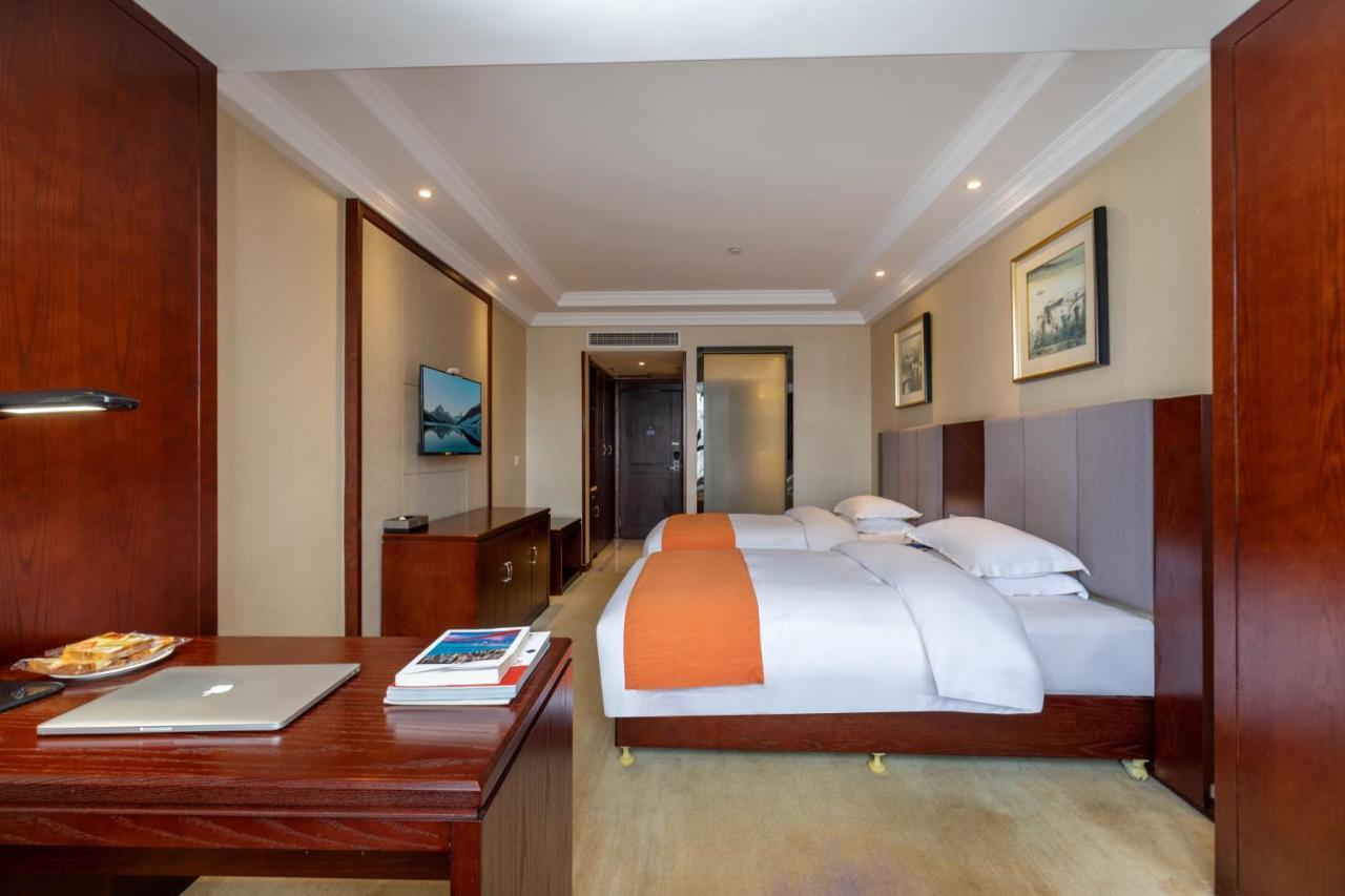 Huzhou Wealth Hotel מראה חיצוני תמונה
