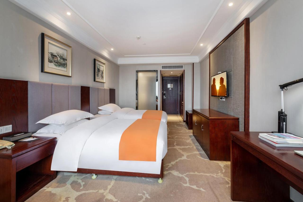 Huzhou Wealth Hotel מראה חיצוני תמונה