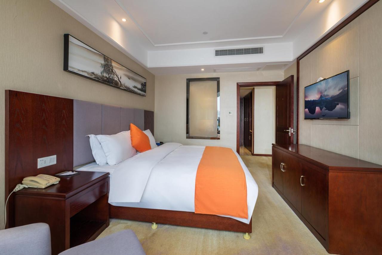 Huzhou Wealth Hotel מראה חיצוני תמונה