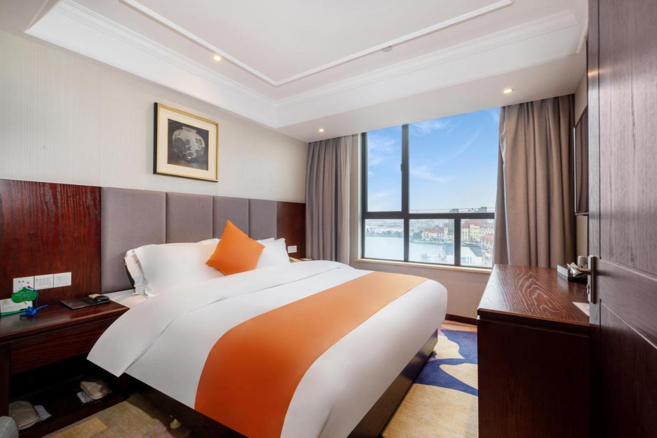 Huzhou Wealth Hotel מראה חיצוני תמונה
