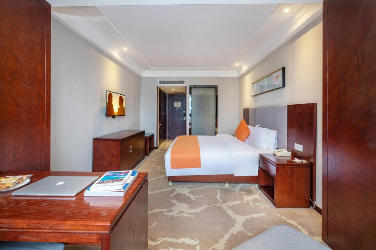 Huzhou Wealth Hotel מראה חיצוני תמונה