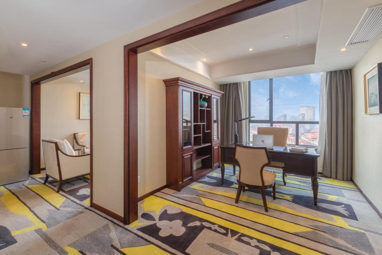 Huzhou Wealth Hotel מראה חיצוני תמונה