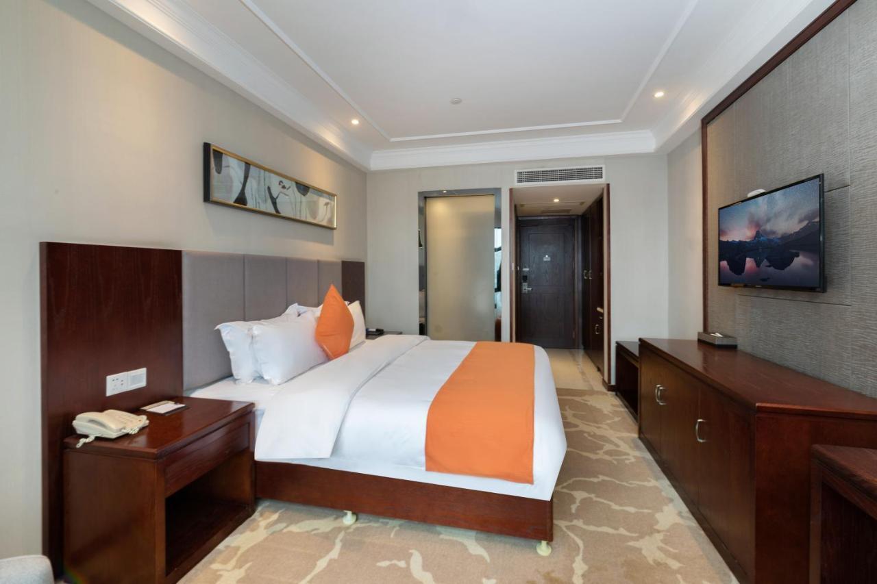 Huzhou Wealth Hotel מראה חיצוני תמונה