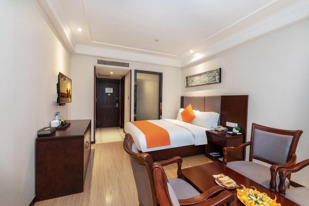 Huzhou Wealth Hotel מראה חיצוני תמונה