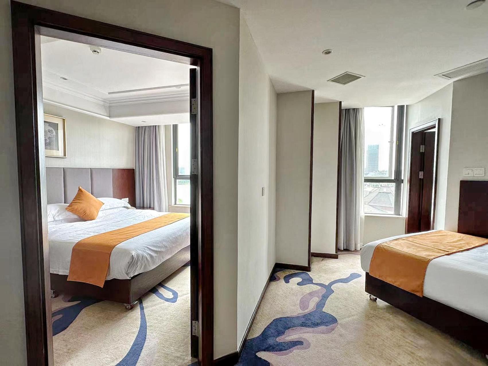 Huzhou Wealth Hotel מראה חיצוני תמונה